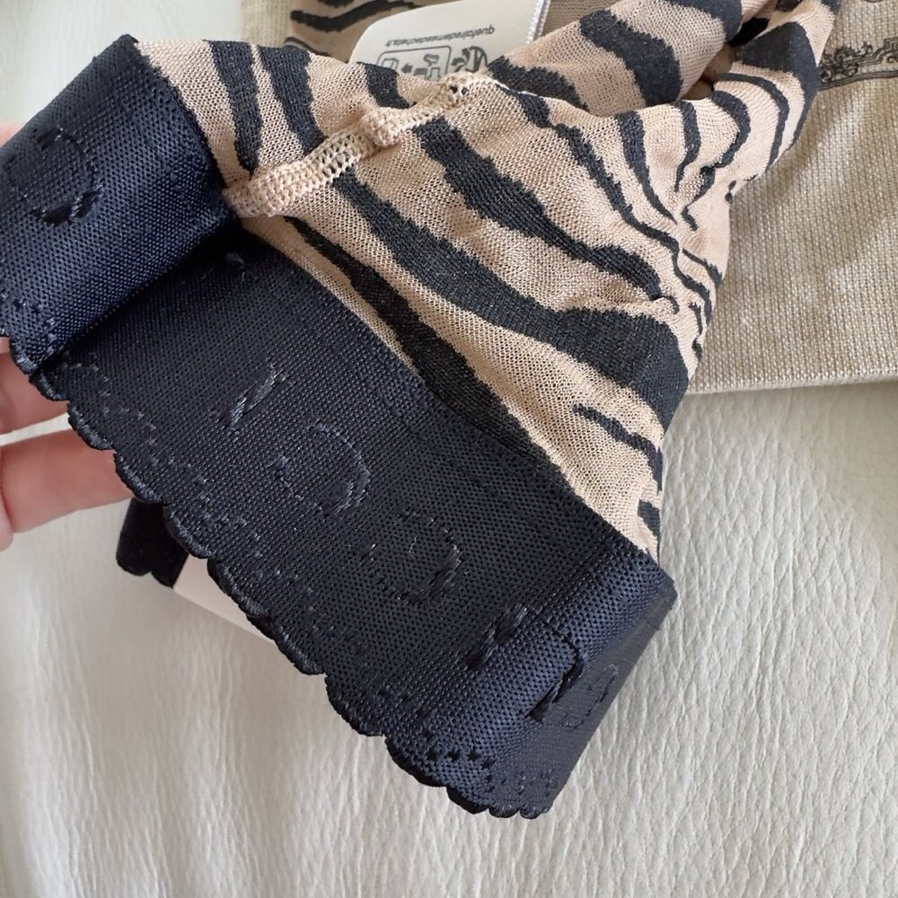 NWT GUCCI Stretch Knit Zebra Print Tights In Beige SZ M - Picture 5 of 6